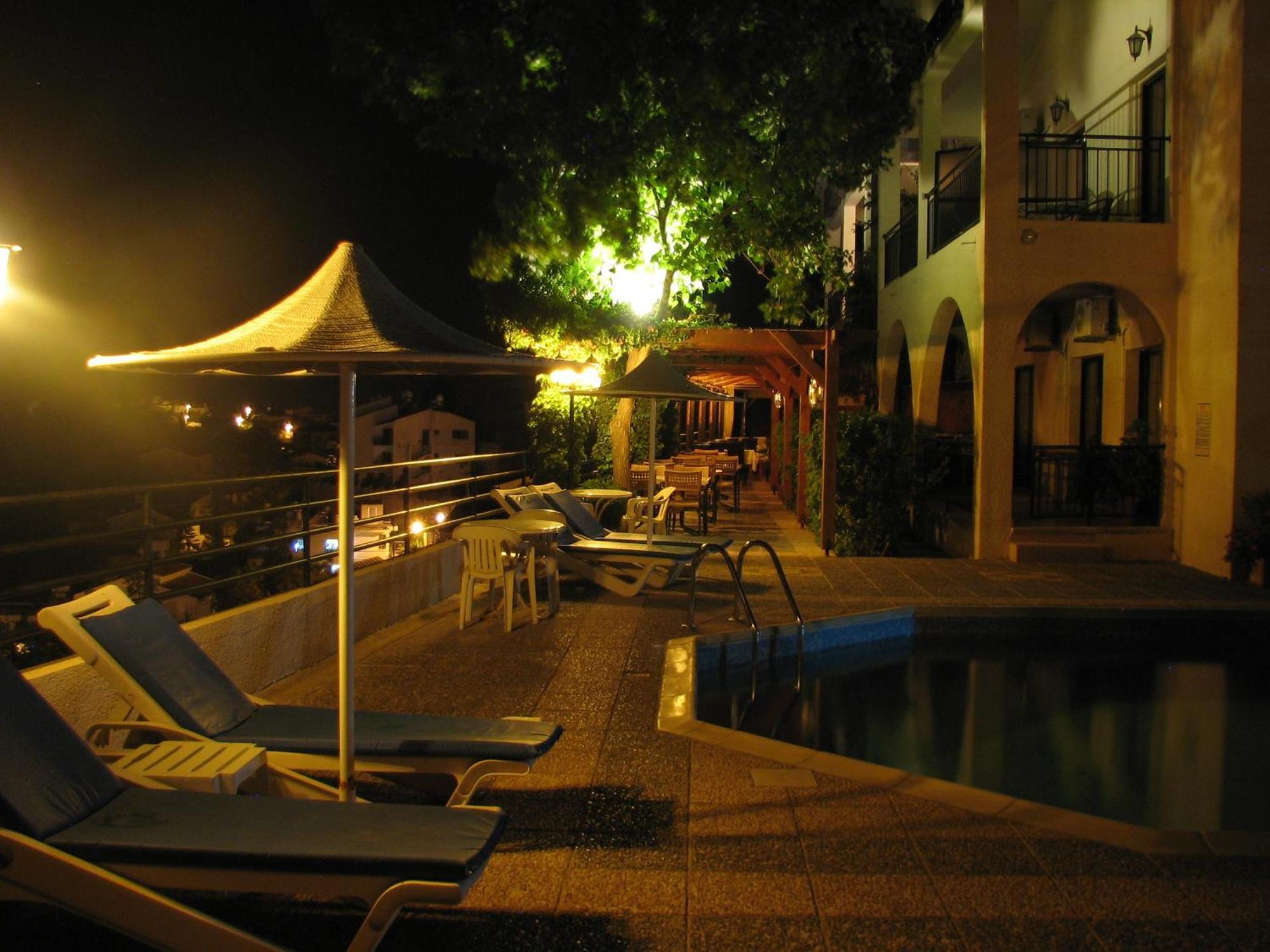 Hill View Hotel Apartments Писури Екстериор снимка