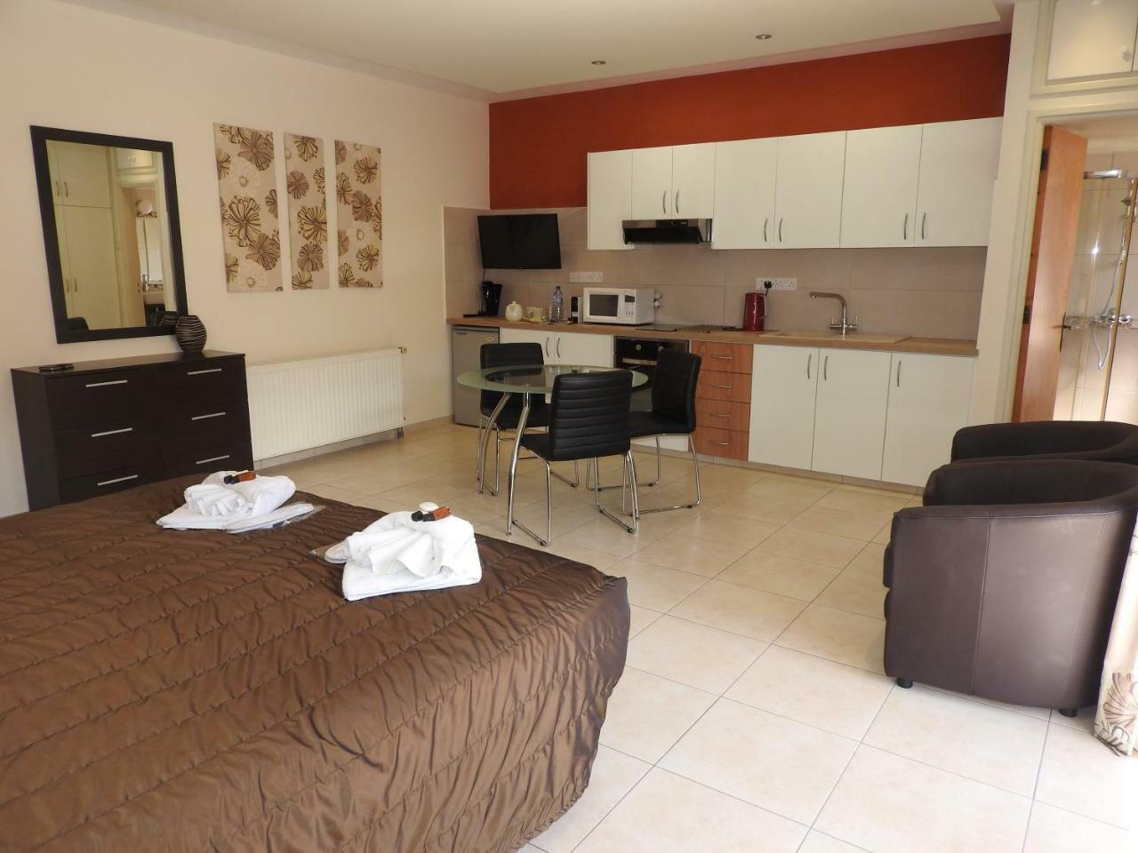 Hill View Hotel Apartments Писури Екстериор снимка
